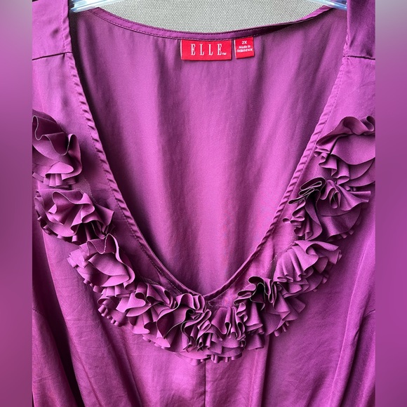 ELLE gorgeous plum blouse size 2X! Ruffled neckline & elastic waist! - Picture 3 of 10